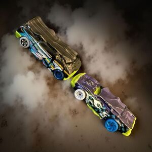 Hot Wheels Demo Van & Car Set Monster Truck Crushers Speed Bump Car A7